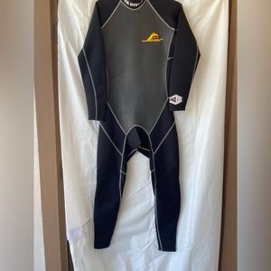 Aquaskinz wetsuit size m